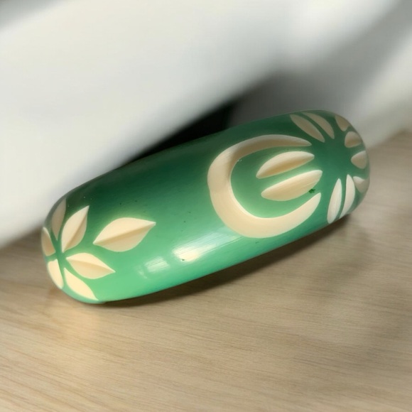 Green and Cream Floral Bangle - Picture 1 of 8